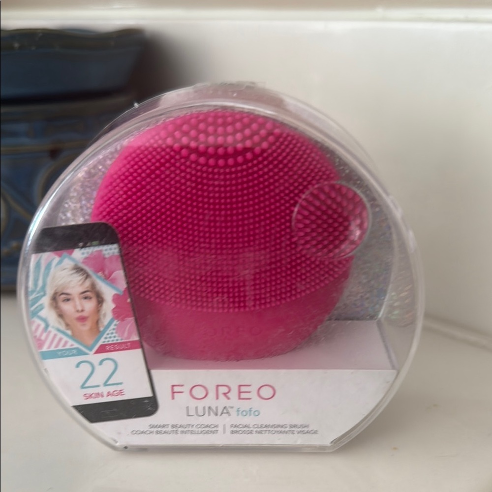 FOREO Luna Fofo in Bright Pink